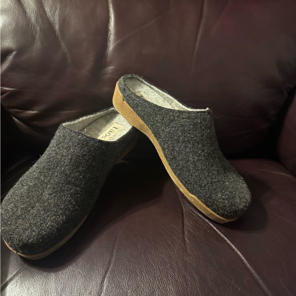 Taos Footwear Black Mules